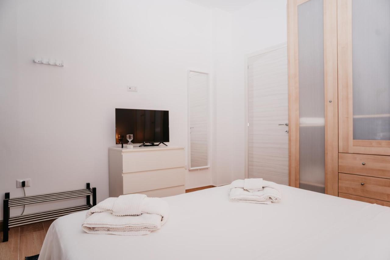 Brombeis Fantastica By Casa Napoletana - Town Center Apartment Наполи Екстериор снимка